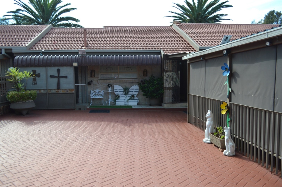 6 Bedroom Property for Sale in Doringkruin North West
